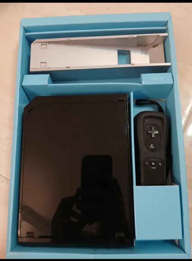 Nintendo Wii Negra y Rosa completa casi sin uso