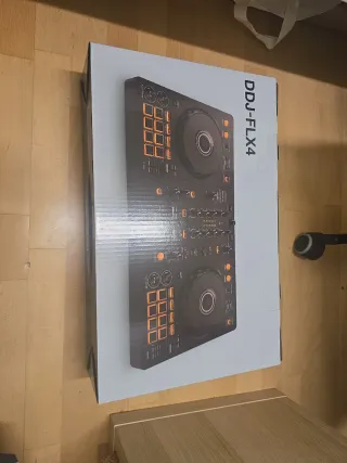 Controlador DJ Pioneer DDJ-FLX4 + Maletín