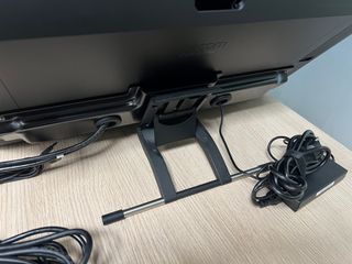 Wacom Cintiq Pro (DTK-2420) + Stand ajustable