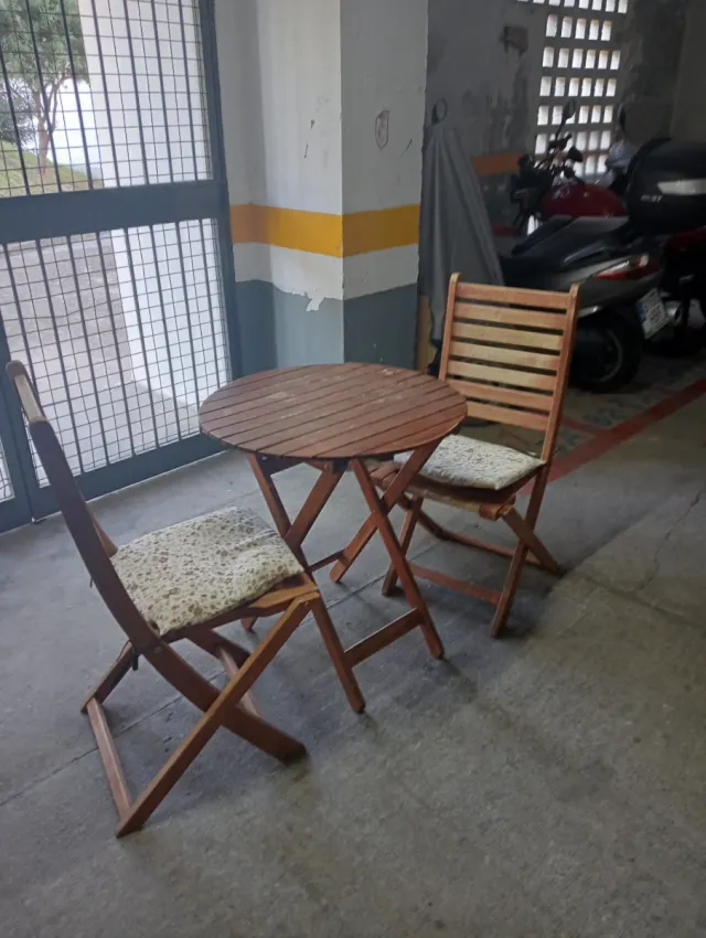 Mesa y 2 Sillas de Jardín Plegables