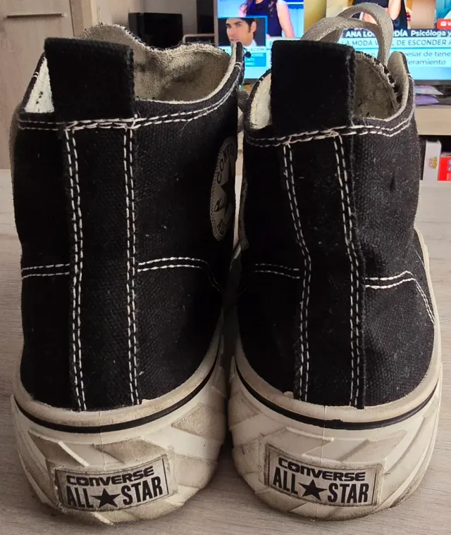 Zapatillas altas negras / escucho oferta