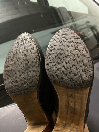 Zuecos piel Vialis negros talla 41