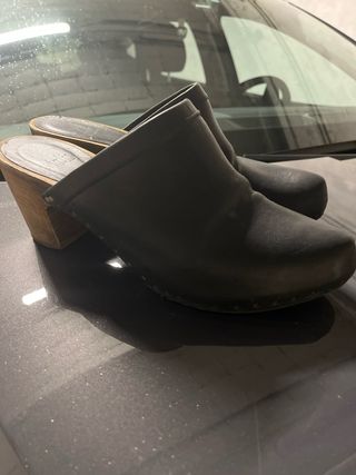 Zuecos piel Vialis negros talla 41