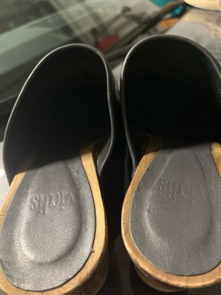 Zuecos piel Vialis negros talla 41