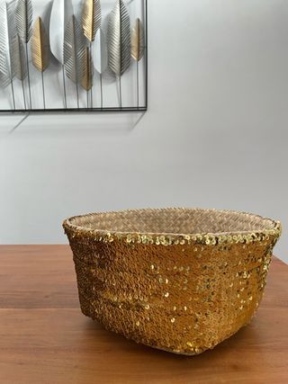 Cesta Mimbre Lentejuelas Doradas