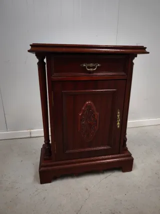 Mesita de noche / Mueble auxiliar madera
