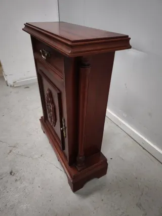 Mesita de noche / Mueble auxiliar madera