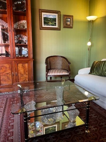 Mesa Centro Doble Cristal y Metal Dorada