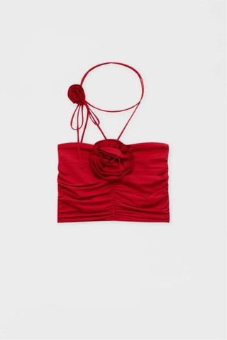 Top rojo con rosa y choker