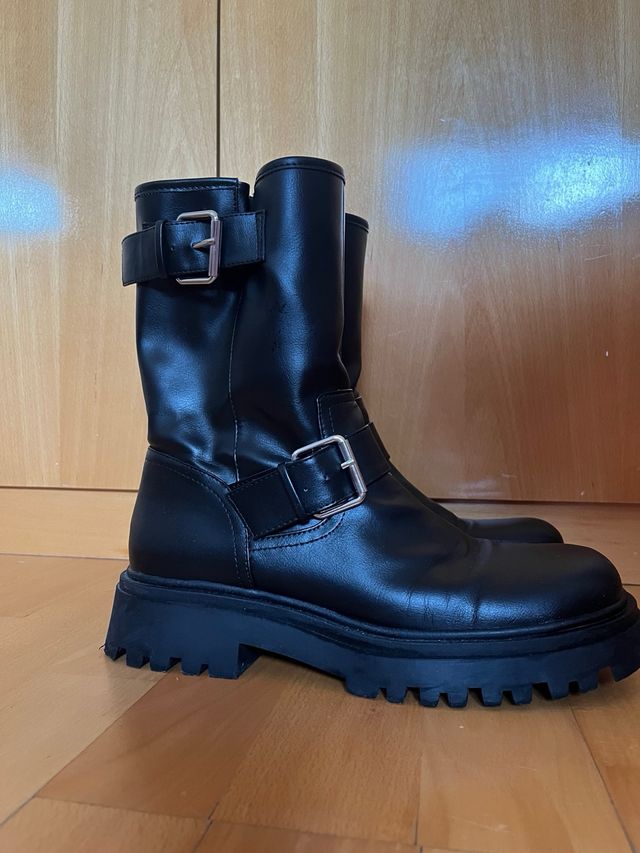 Botas de mujer con hebillas