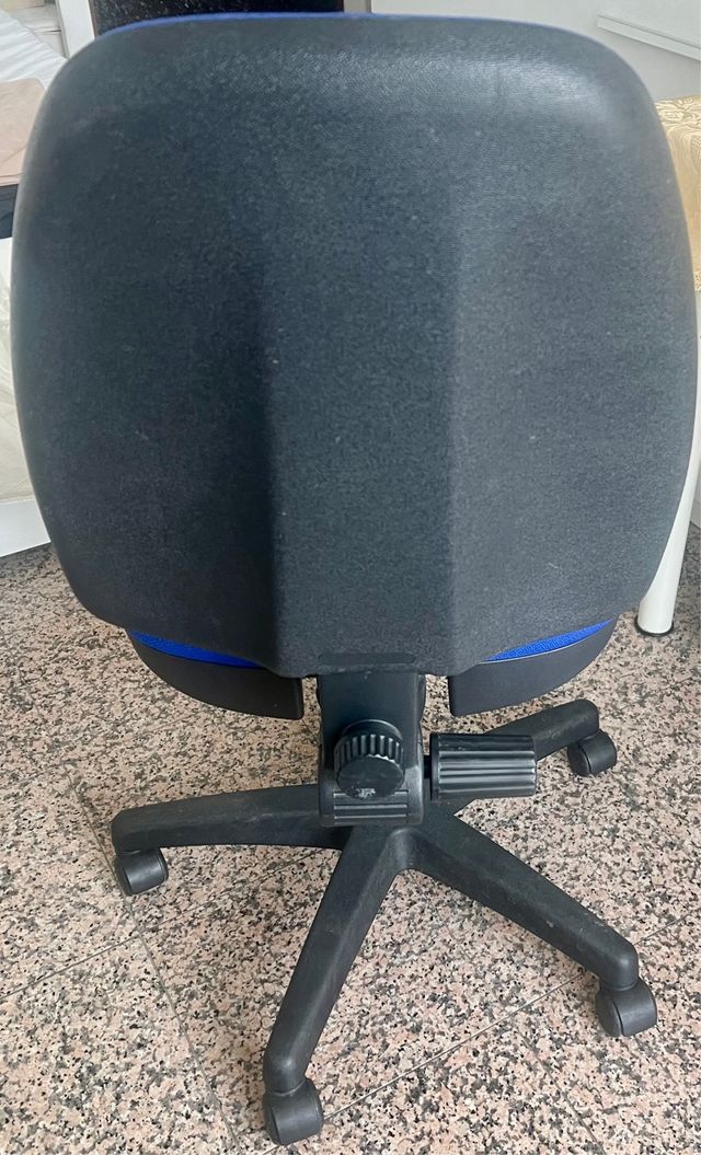 (Solo ritiro a mano) Sedia da ufficio girevole €10