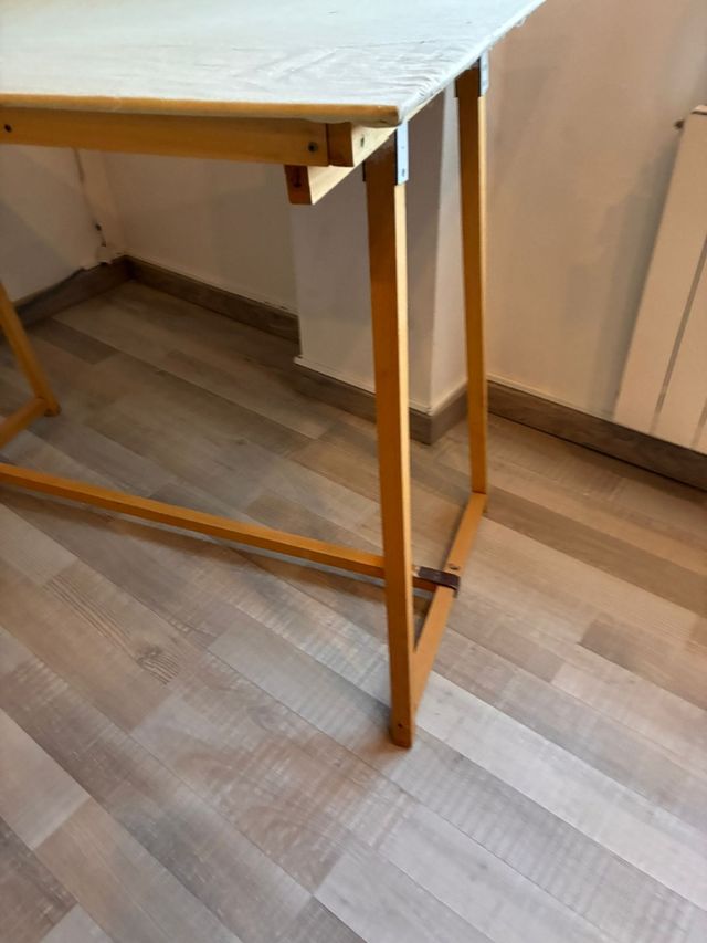 Mesa de madera para ferias y mercados artesanales