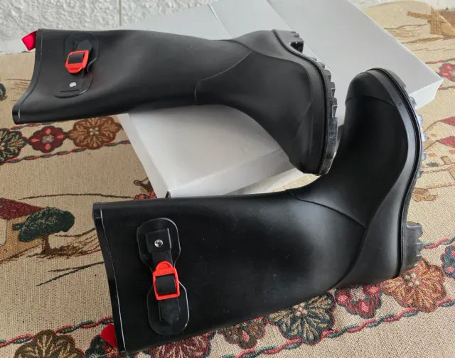 Botas de agua azul oscuro (casi negro) con hebilla