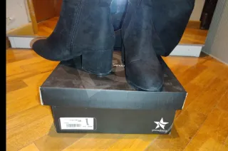 Stivali alti in camoscio nero n.38