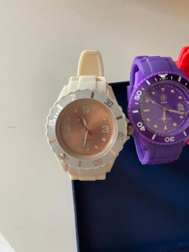 Set 3 Orologi  Colorati, di cui 2 marca YOOO