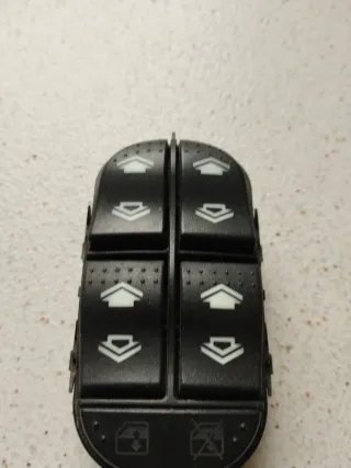 Botonera Elevalunas Ford Focus MK1