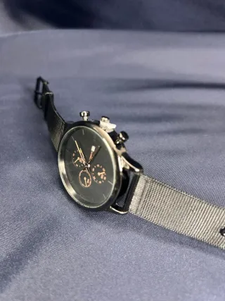 Orologio con cinturino in maglia metallica