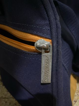 Mochila deportiva azul y naranja