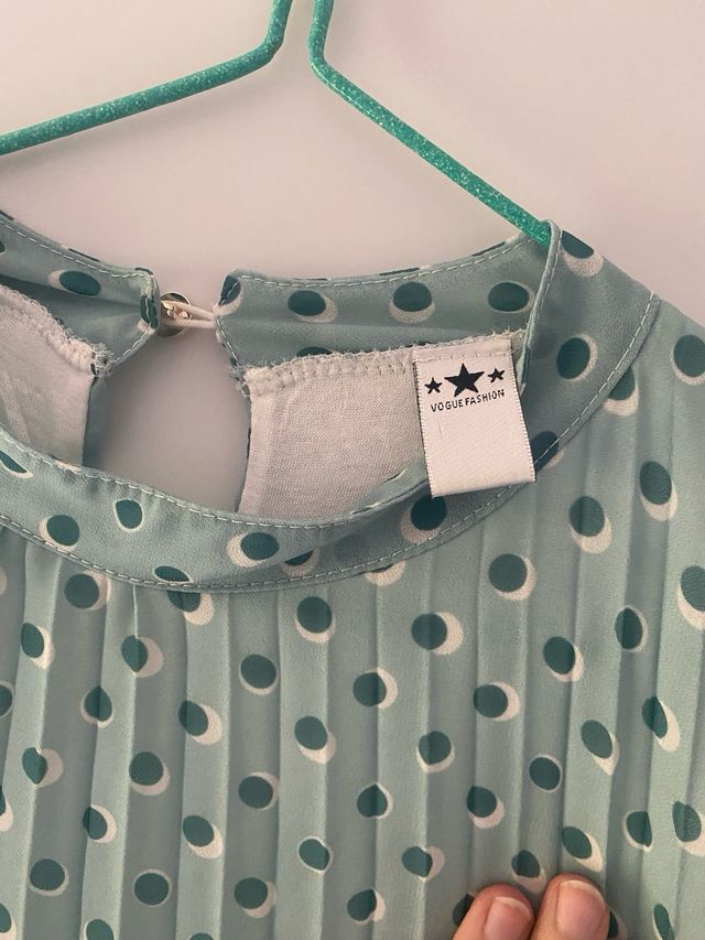 Vestido verde con lunares