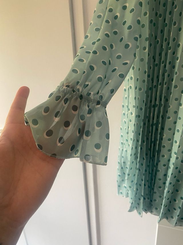 Vestido verde con lunares