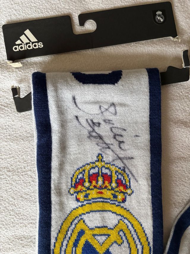 Bufanda Real Madrid firmada por Julio Baptista