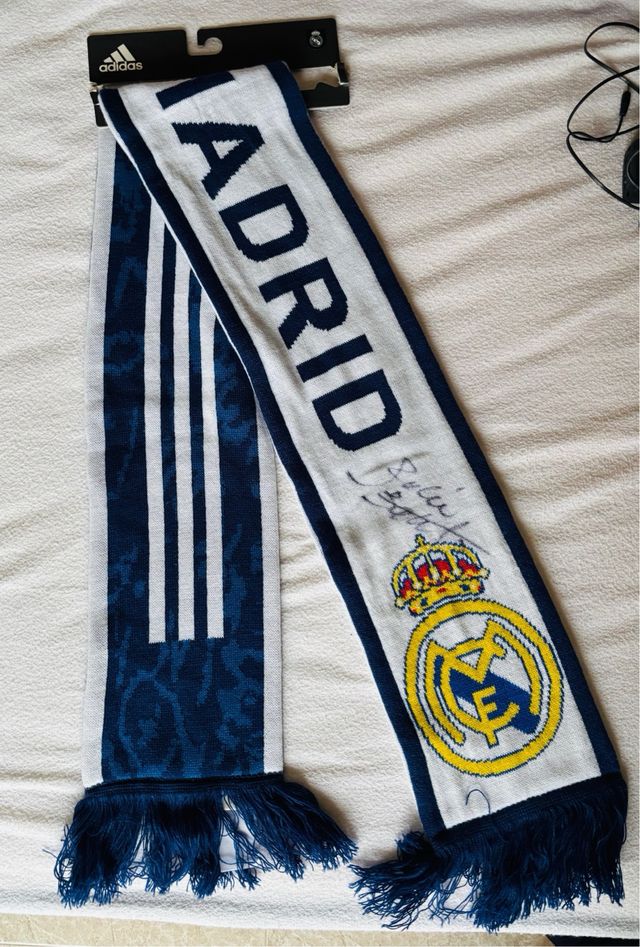 Bufanda Real Madrid firmada por Julio Baptista