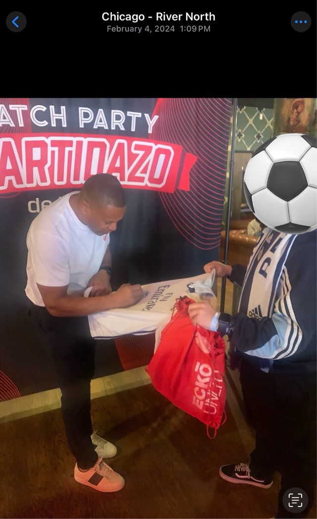 Bufanda Real Madrid firmada por Julio Baptista