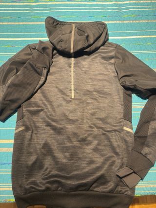 Chaqueta deportiva Kalenji gris con capucha