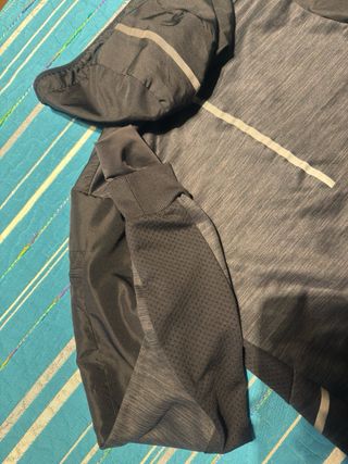 Chaqueta deportiva Kalenji gris con capucha