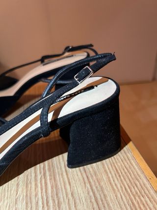 Tacones Zara negros con pedrería