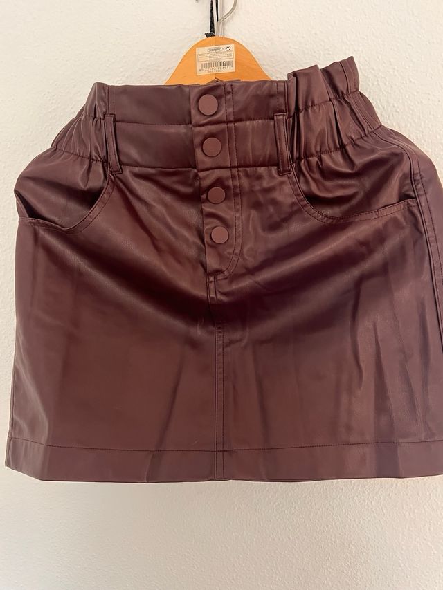 Falda efecto piel botones granate Zara S