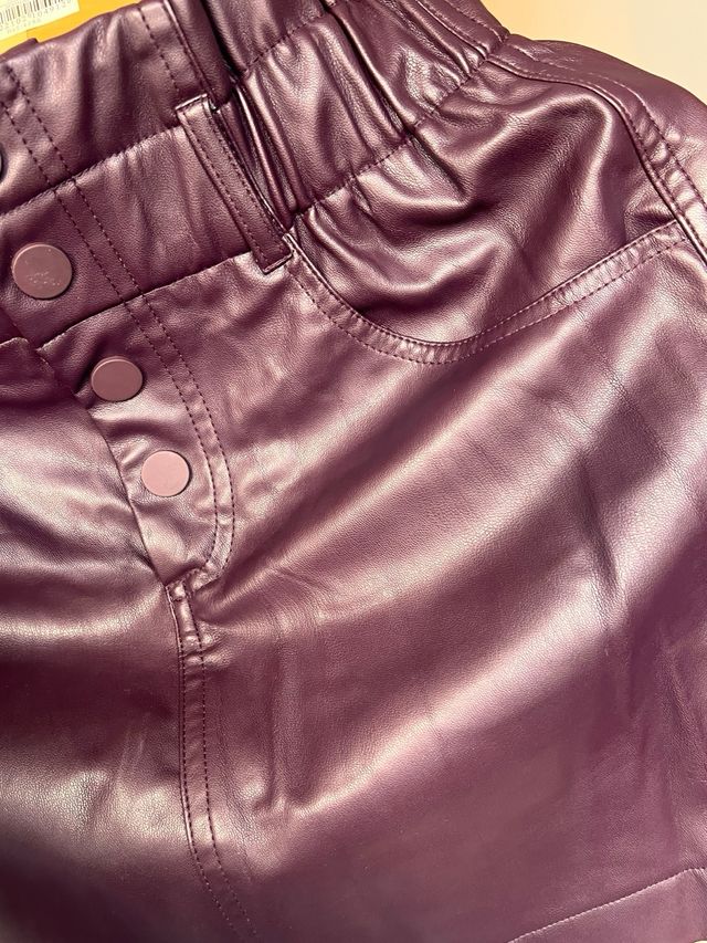 Falda efecto piel botones granate Zara S