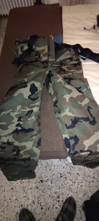 Chaqueta y pantalón de agua camuflaje