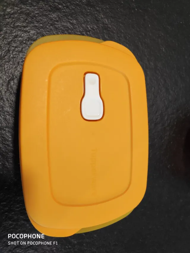 Fiambrera Tupperware con 3 compartimentos