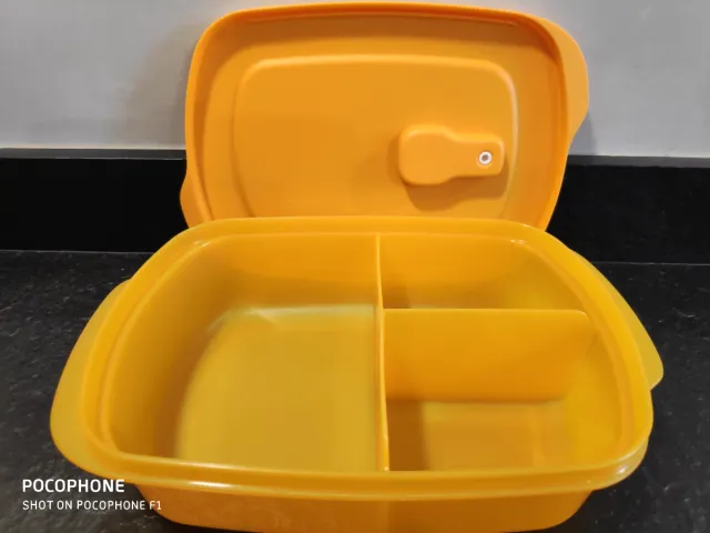 Fiambrera Tupperware con 3 compartimentos