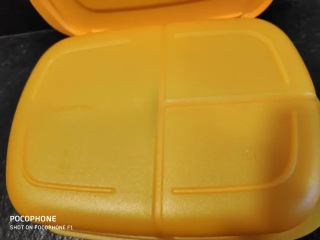 Fiambrera Tupperware con 3 compartimentos