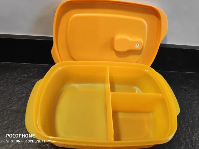 Fiambrera Tupperware con 3 compartimentos