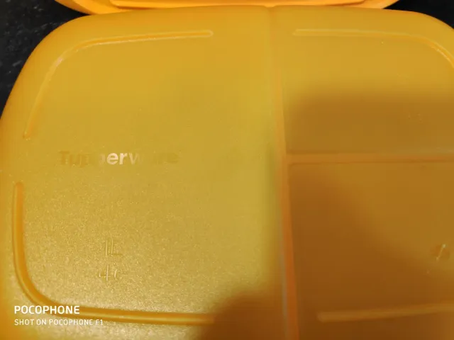 Fiambrera Tupperware con 3 compartimentos