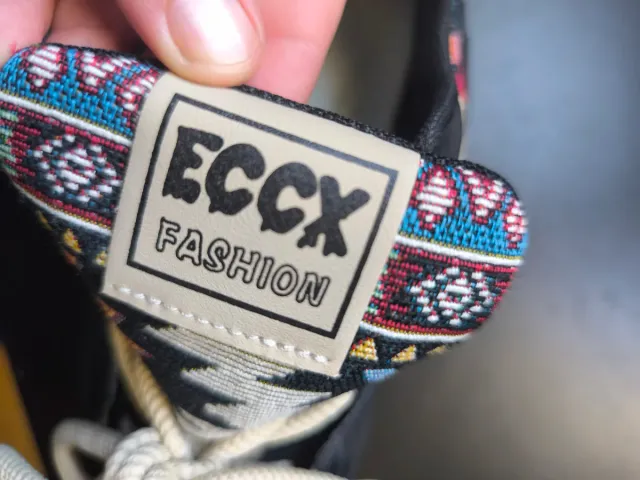 Zapatillas deportivas negras y multicolor