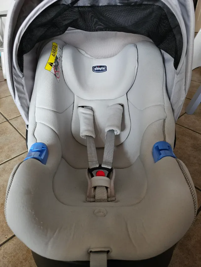 Ovetto Chicco + Base Auto