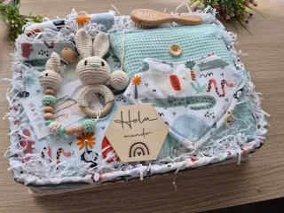Cesta regalo bebé personalizada