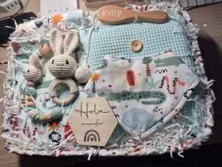 Cesta regalo bebé personalizada