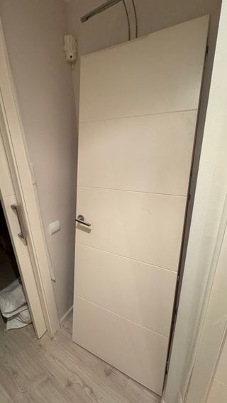 Puerta beige moderna