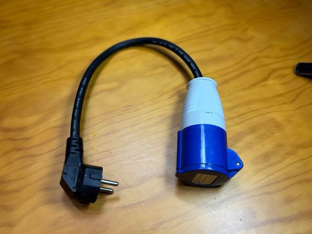 Adaptador Corriente Autocaravana