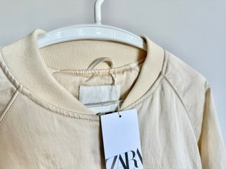 Cazadora bomber Zara Kids beige dorado