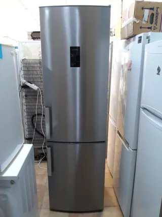 Nevera marca AEG altura 2 metro ancho 60cm cla