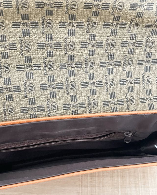 Bolso bandolera marrón y blanco