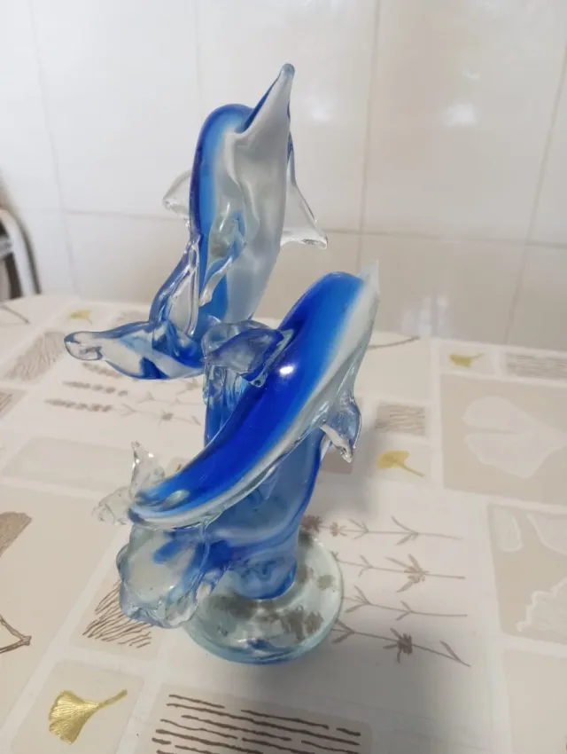 Figura di delfini in vetro
