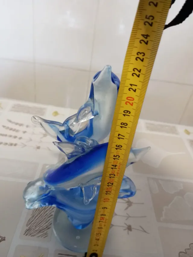 Figura di delfini in vetro