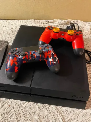 Consola PS4 + 2 Mandos + Juego Resident Evil 4